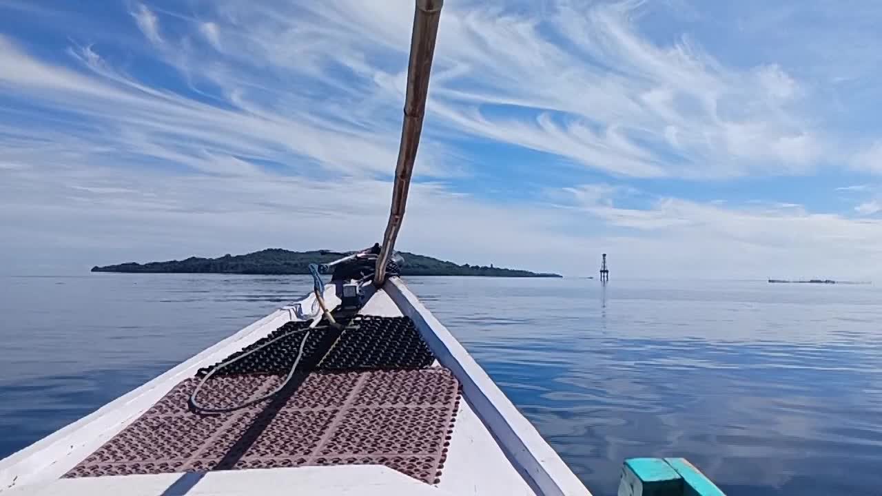 카람푸앙 섬 바다에서 보트 항해_슬로 모션