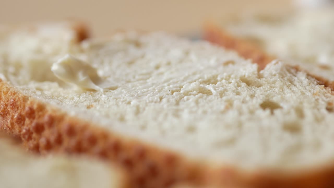 버터와 함께 을 잘라