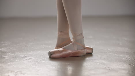 Ballet,-Zapatillas-De-Punta-Y-Piernas-En-Actuación