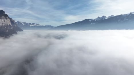 Walensee-Brumoso-Entre-Picos-Churfirsten