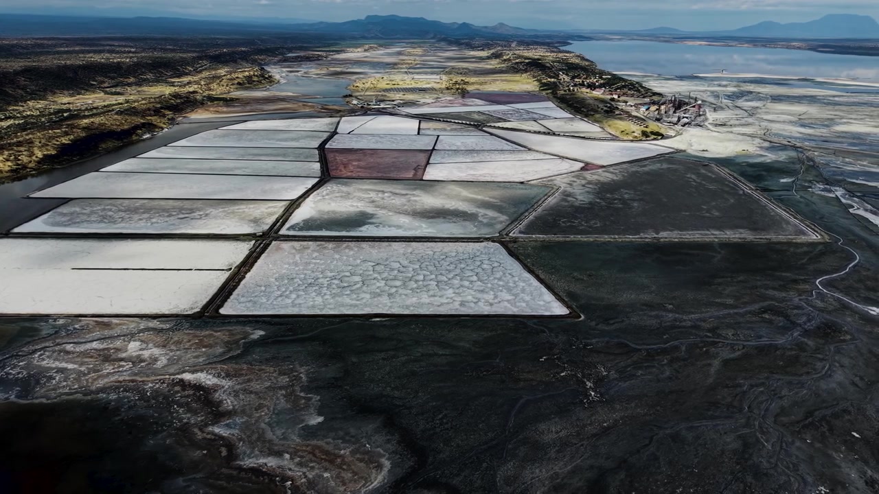 Lake Magadi kenya Sodaash Alkaline water salt lake Trona mineral deposits rift valley kenya . kenyan lake with Trona.