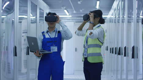 it professionals using vr in a data center
