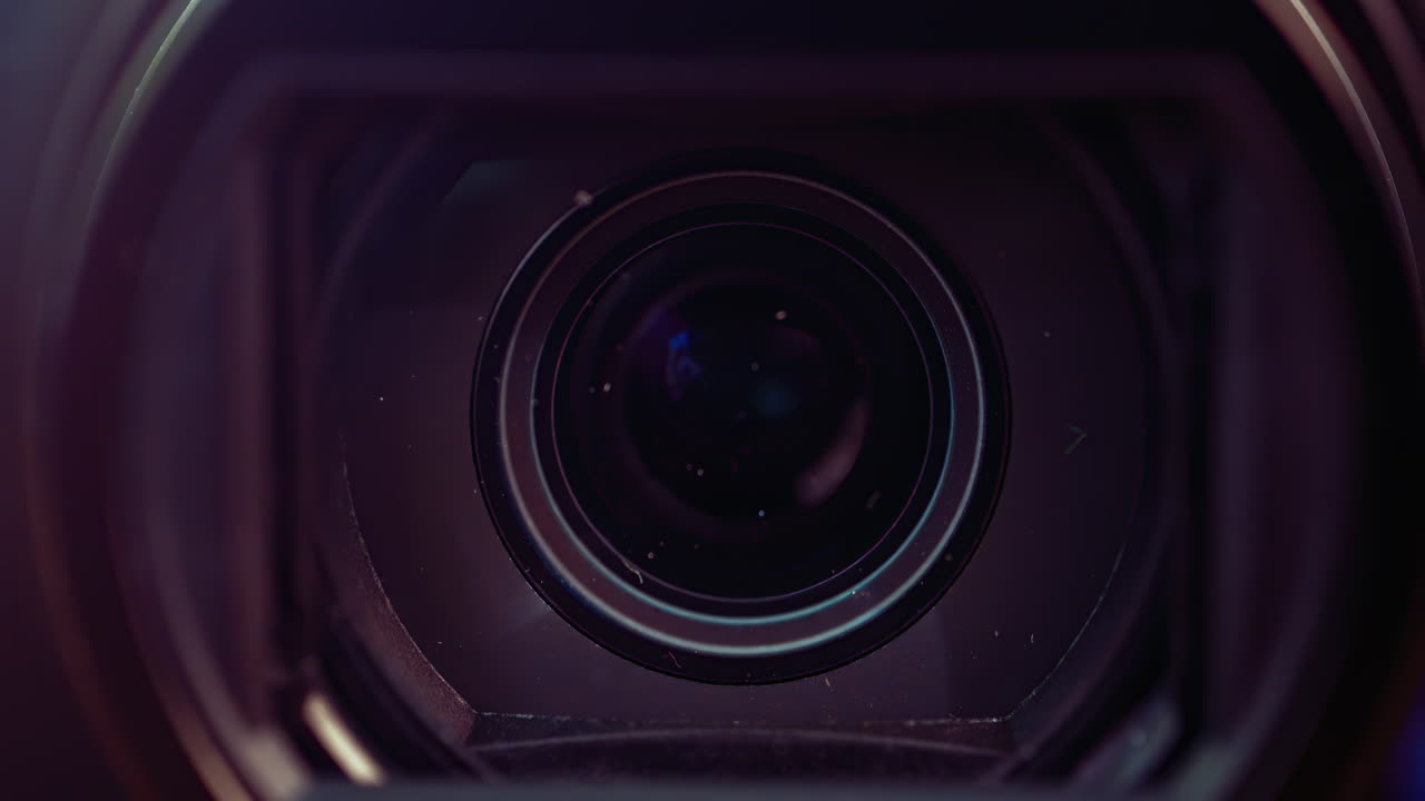 Primo piano dell'obiettivo di una fotocamera