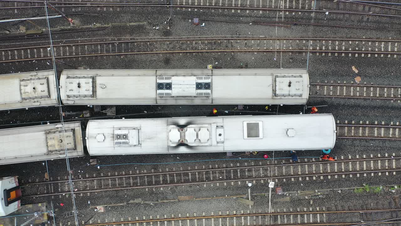 Manutenzione del treno sui binari ferroviari