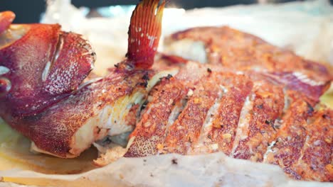 cocina casera de pargo rojo en el horno, comida criolla, mahe seychelles 4