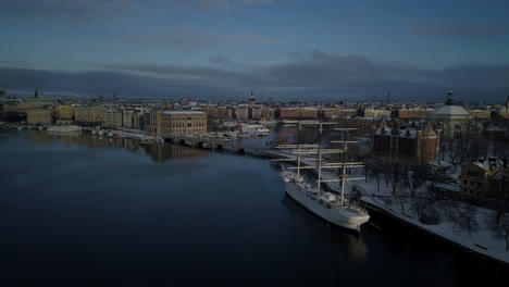 af-Chapman-Full-rigged-Steel-Ship-Moored-On-The-Western-Shore-Of-Skeppsholmen-In-Central-Stockholm,-Sweden-In-Winter