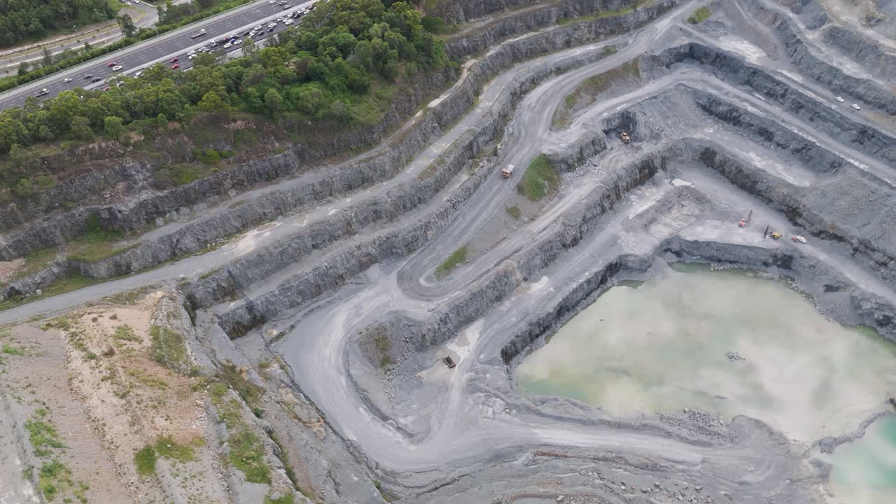 воздушный вид действующего карьера