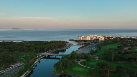 Lujo-Costero:-El-Resort-De-Playa-Mandelieu-La-Napoule-Te-Espera