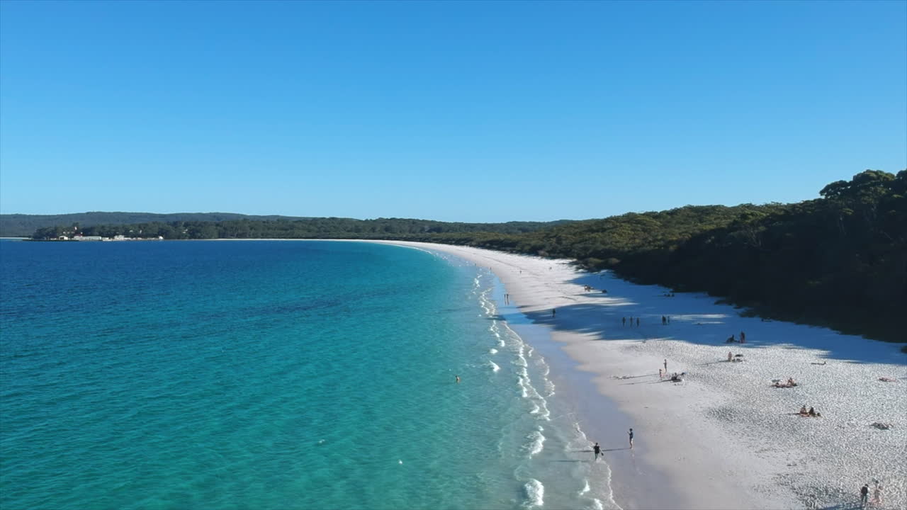 la playa turquesa del paraíso desde el aire 4k drone australia playa de hyams