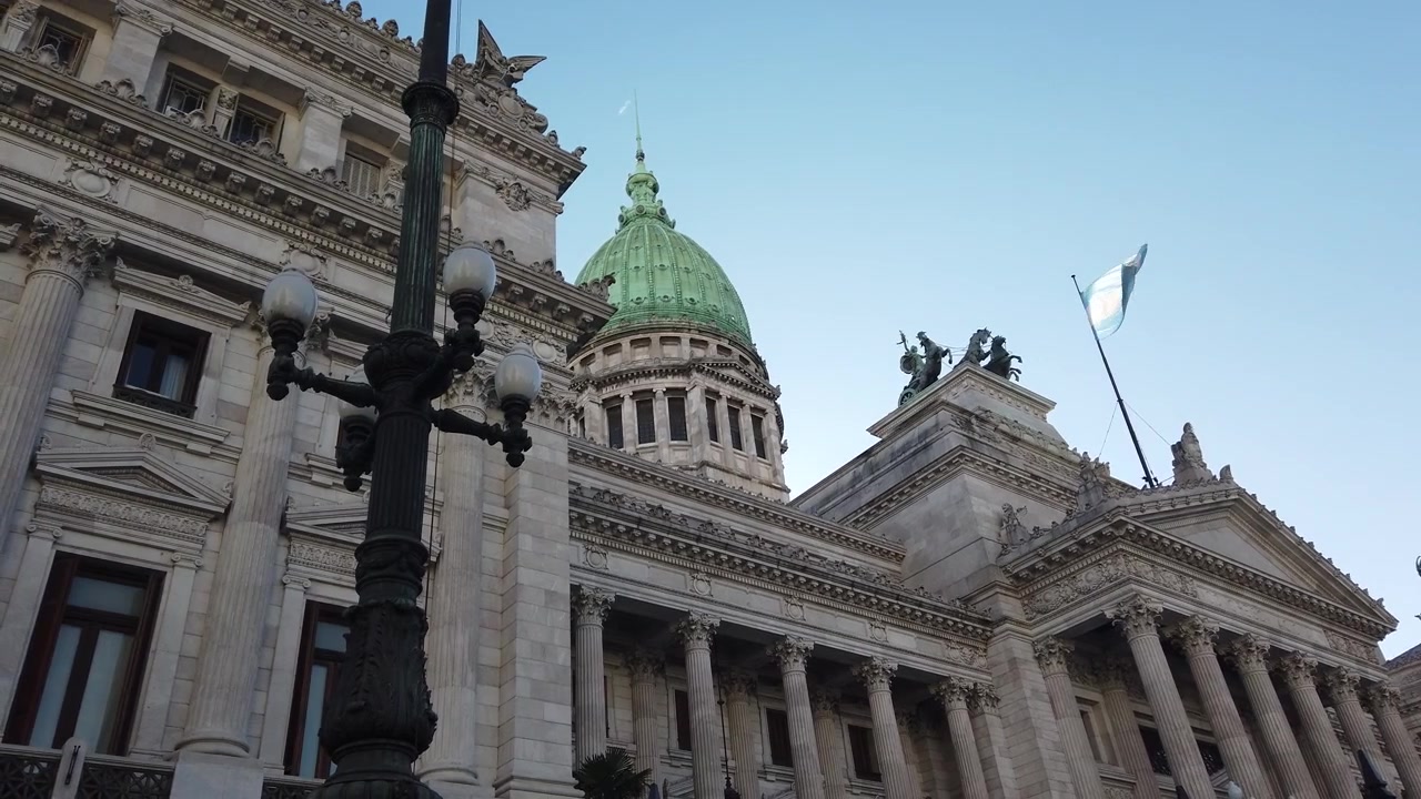 Palacio del Congreso Nacional Panorámica Arquitectónica Fachada Neoclásica Gran Cúpula y Farola en Buenos Aires, Argentina
