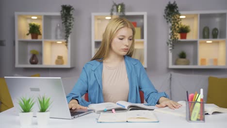 estudiante con concentración.