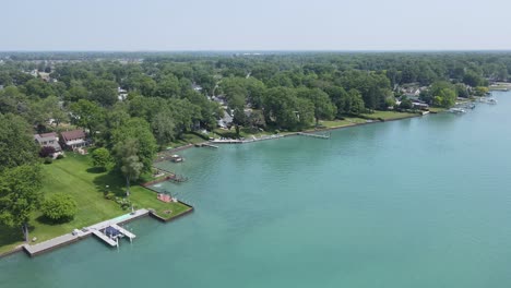 Häuser-Entlang-Des-Lake-St