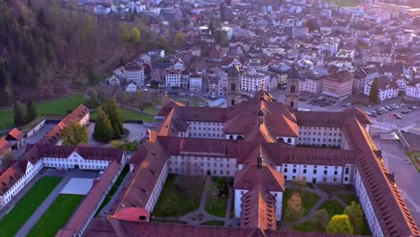 Die-Benediktinerabtei-Aus-Dem-10.-Jahrhundert-Ist-Ein-Wahlwallfahrtsort-Und-Eine-Wichtige-Station-Auf-Dem-Jakobsweg