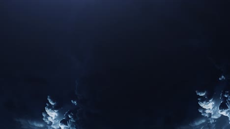 tormenta dentro de nubes cumulonimbus sobre el cielo oscuro oscuro
