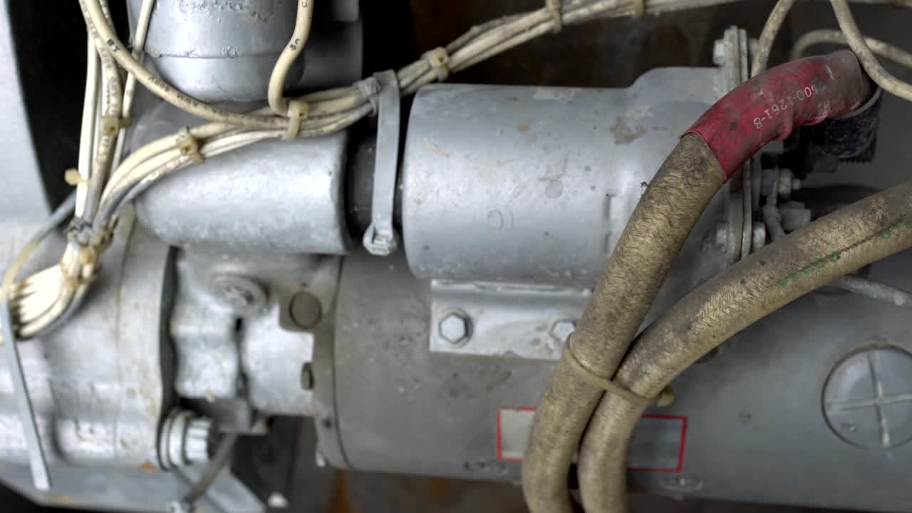 cerca de las partes del alternador sincrónico sin escobillas.