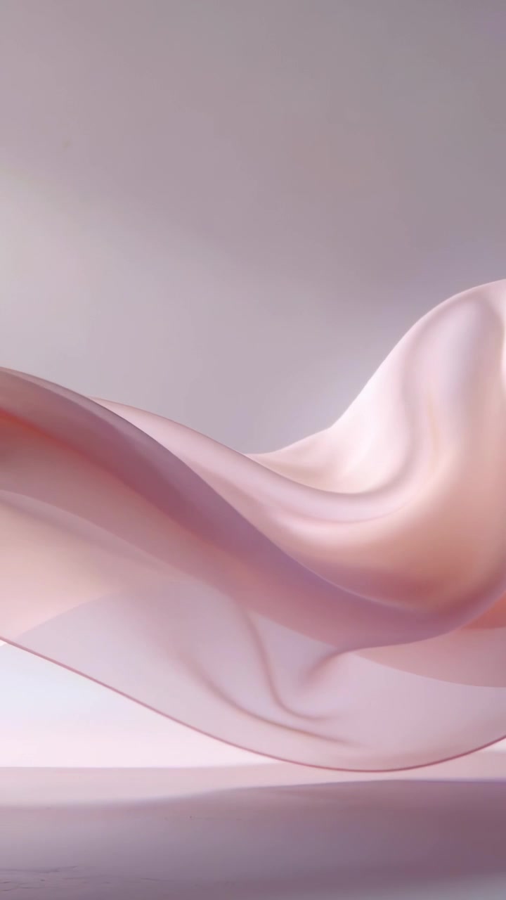 Video verticale: Nastro di seta fluttuante su una piattaforma da studio, con una ventola che avvia il movimento per studiare il flusso.