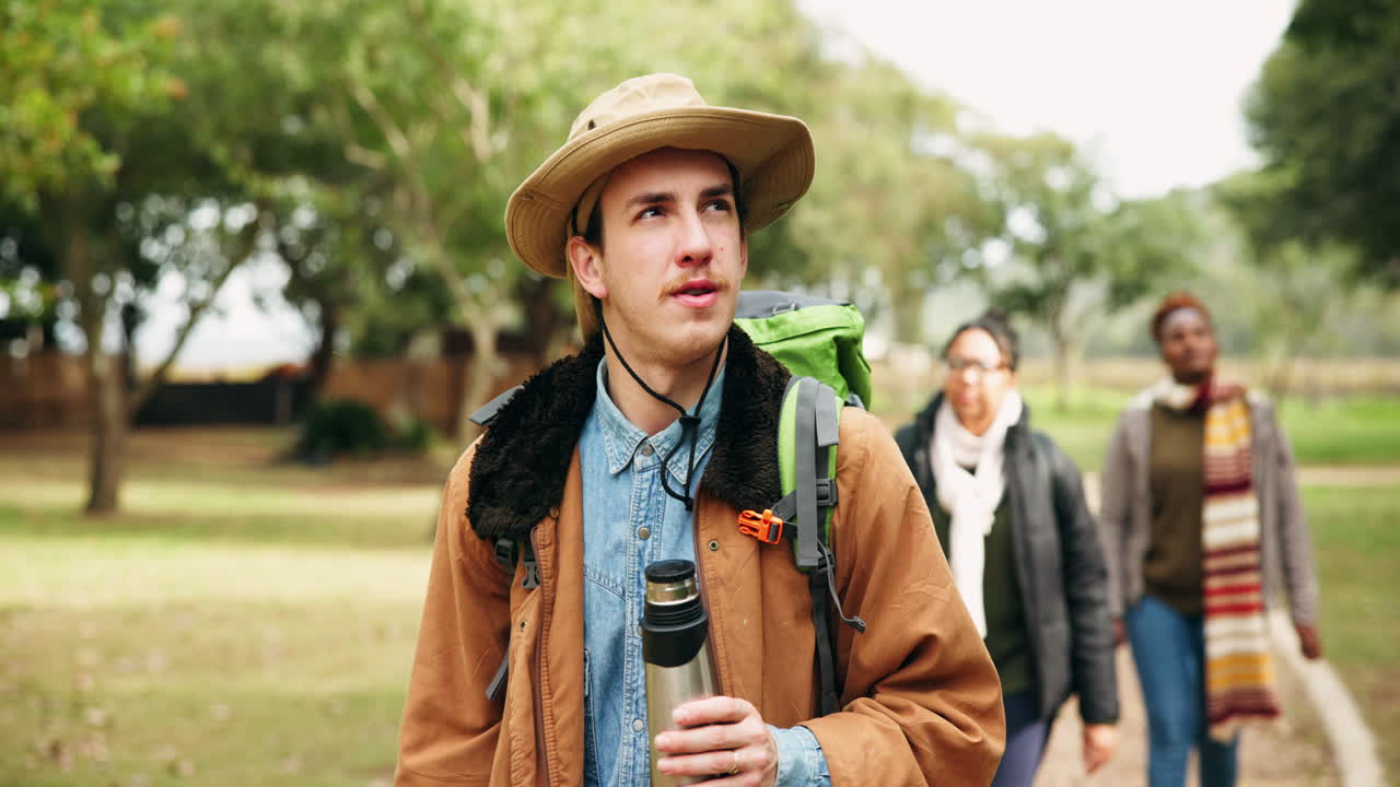 남자, 캠핑과 친구들과 함께 산책