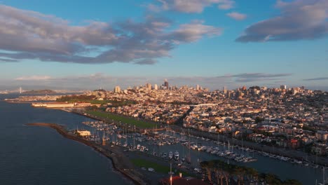 Drone-shot-flying-towards-downtown-San-Francisco-in-the-Bay-Area,-California