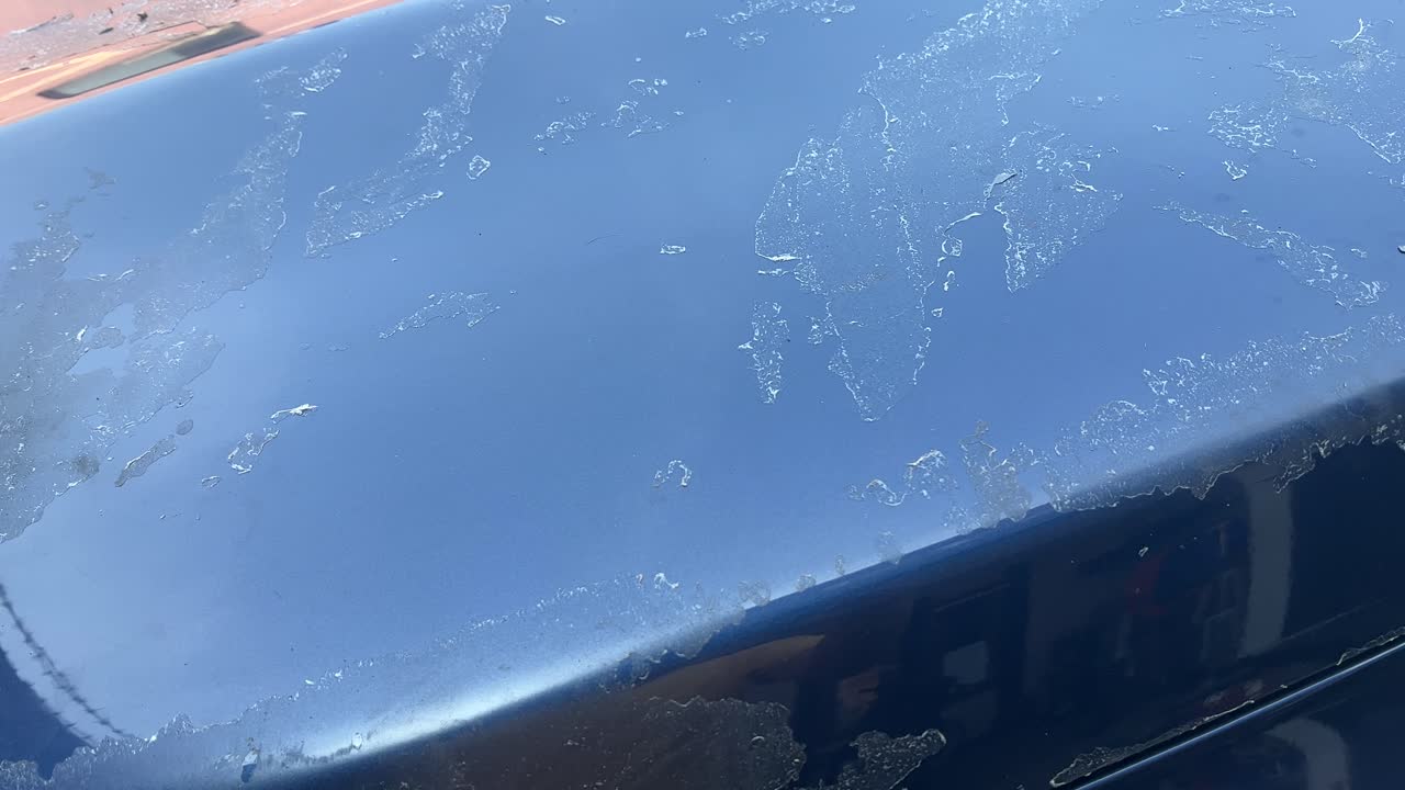 грязная машина перед деталями машины и применением нанокерамики