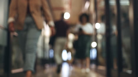 blurred background, people