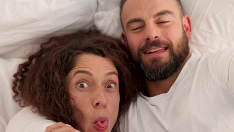 amor, selfie y pareja loca registro de video gracioso