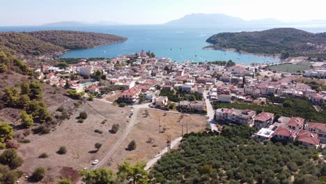 Ciudad-Costera-Palea-Epidavros-En-Argolis,-Peloponeso,-Grecia---Antena-Escénica