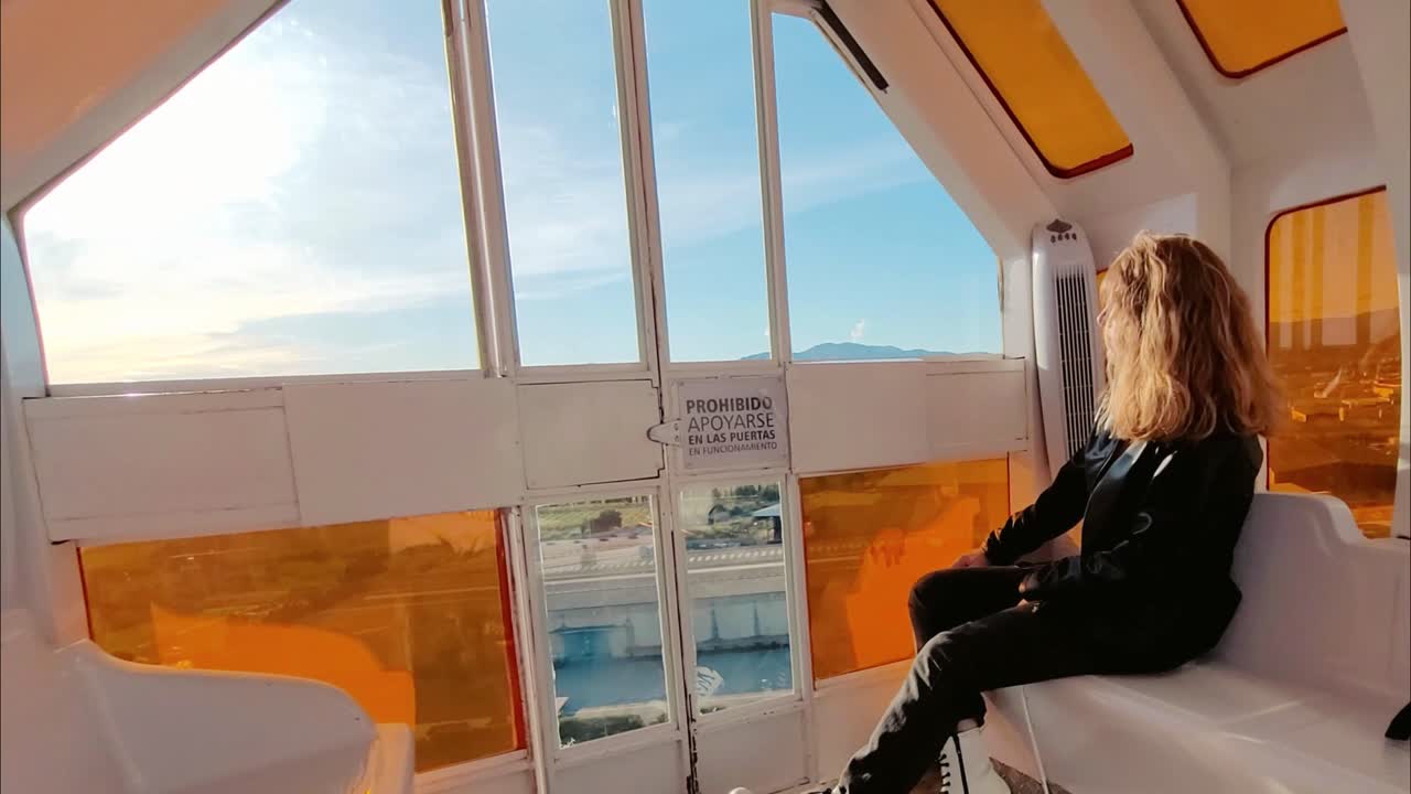 페리스  ⁇ 의 오두막 안의 소녀