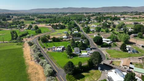 fotografia de um drone de uma vizinhança rural americana