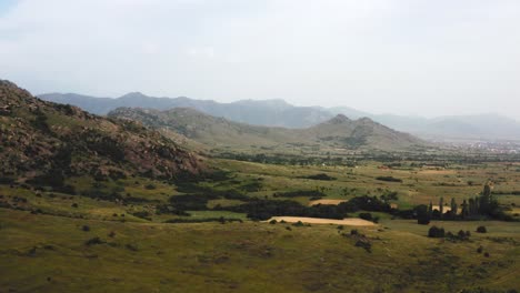 Altas-Montañas-En-La-Naturaleza-Verde-Del-Norte-De-Macedonia-En-Un-Día-Soleado