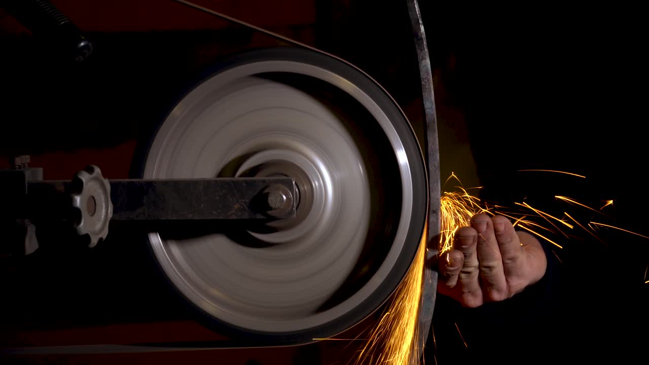 4k의 대장장이 금속 단조