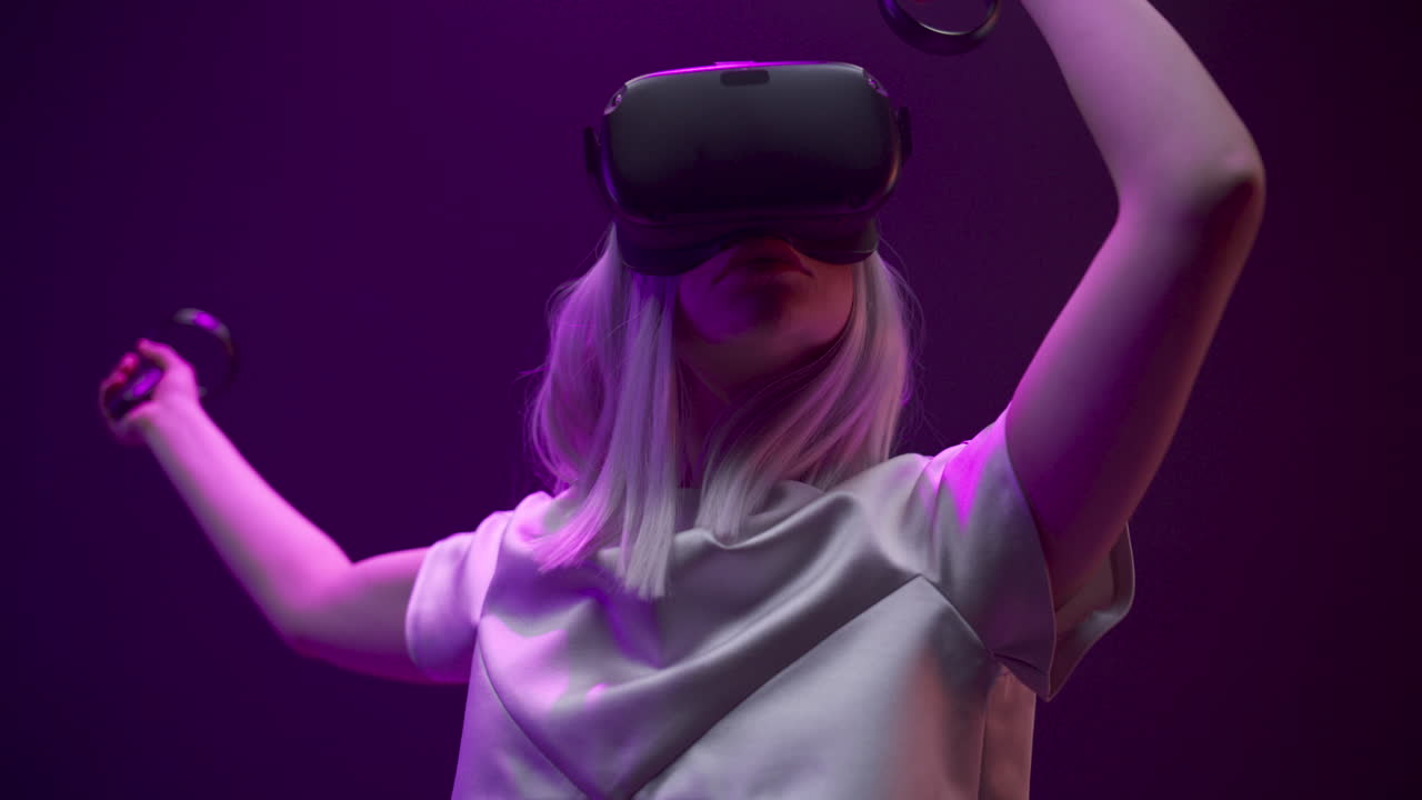 gamer attivo in primo piano che prova la tecnologia vr. occhiali futuristici per giovani che giocano