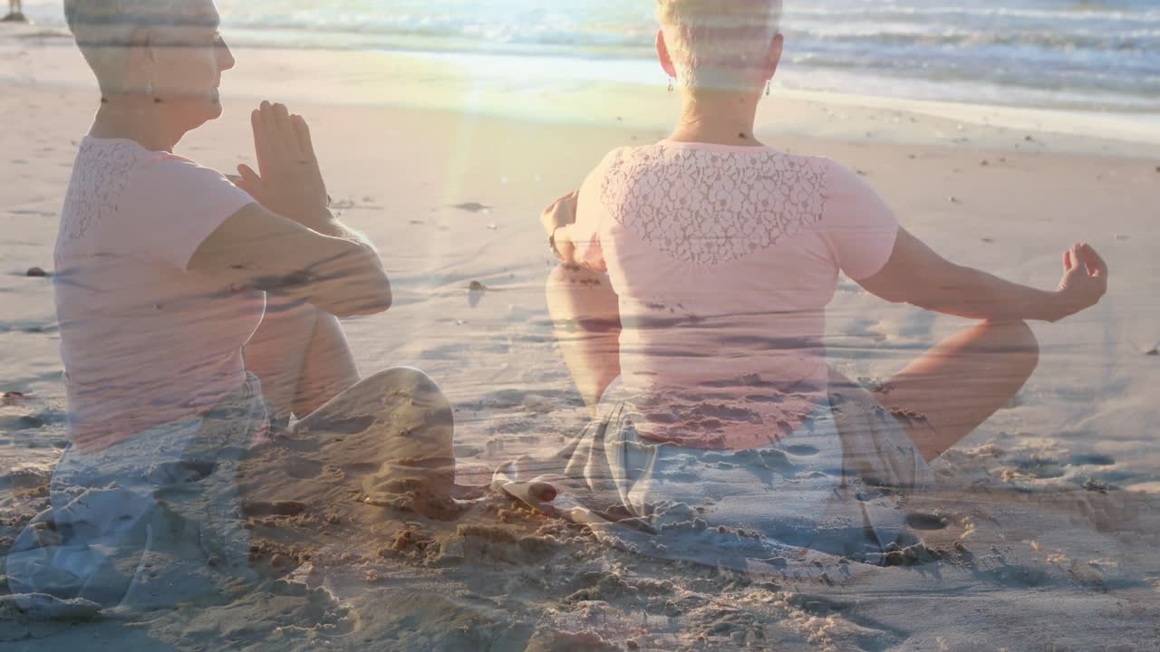 анимация кавказской женщины, медитирующей на пляже