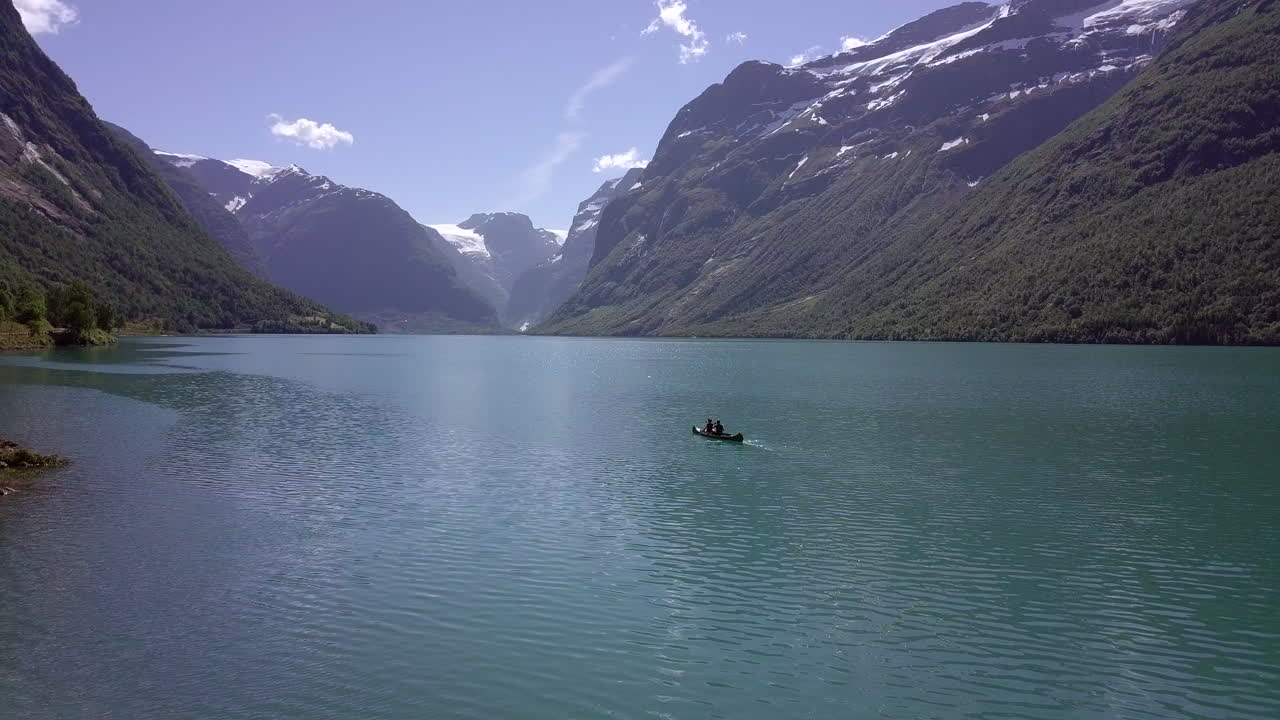 antena: lago lovatnet en noruega
