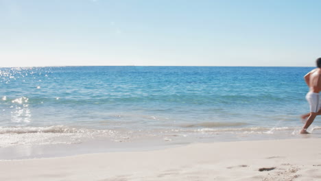 Men-jogging-on-the-beach