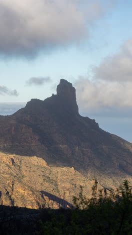 Playa-De-Famara-Lanzarote,-Vertical