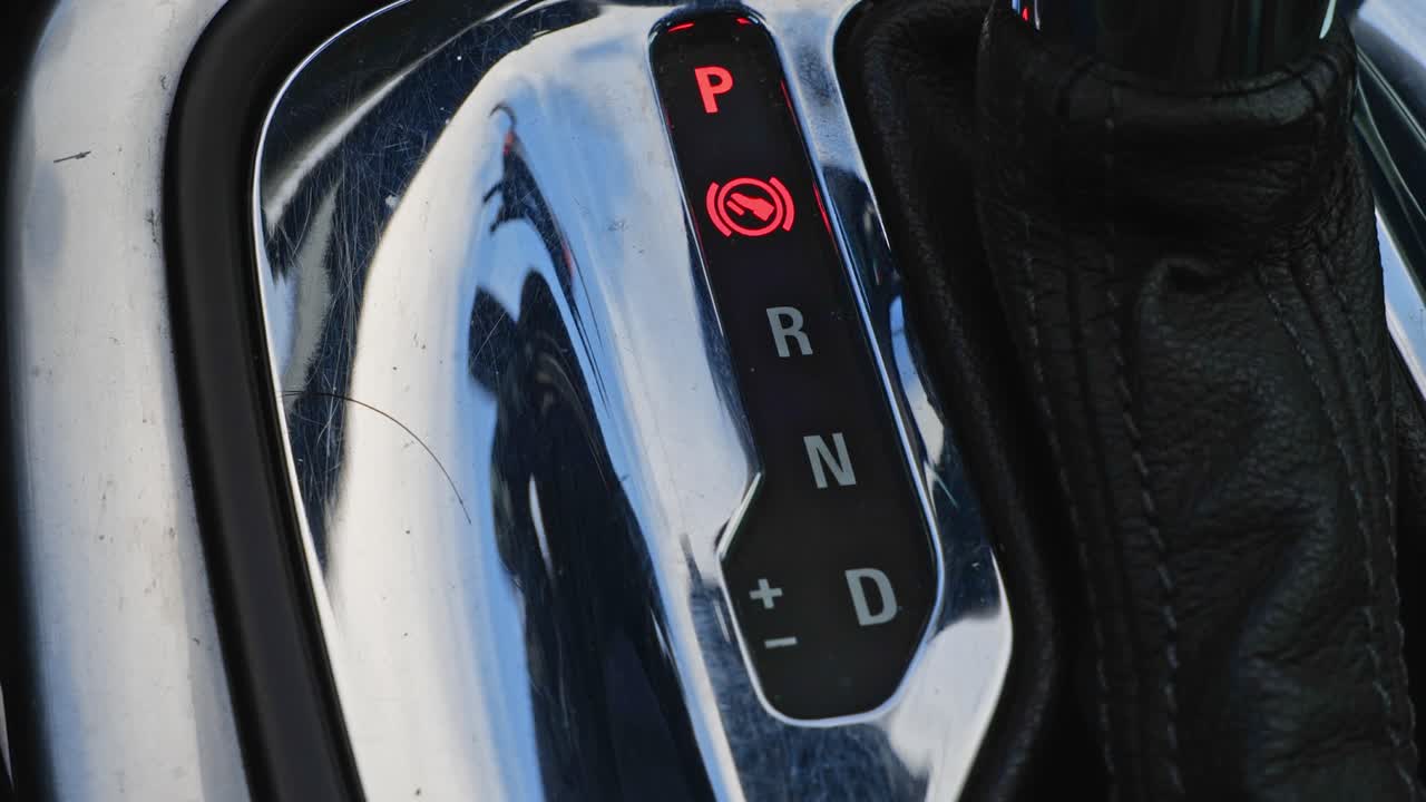 자동 변속 및 변속 위치, 자동차 내부 및 기계적 움직임을 표시하는 표시기