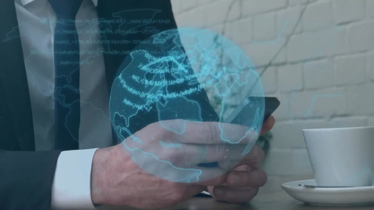 animación del globo azul y procesamiento de datos, más de un hombre de negocios que usa un teléfono inteligente