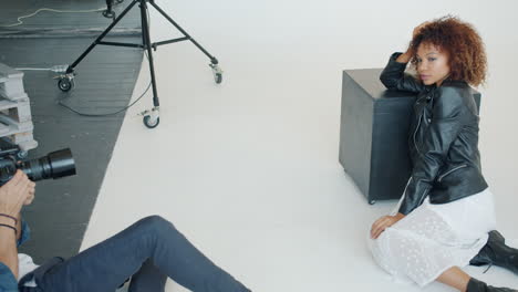 sesión de fotos de moda en el estudio