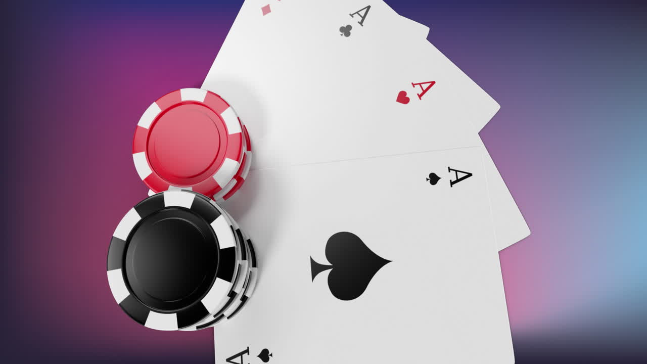 Animazione di fiches da casinò e carte da gioco su sfondo sfumato dal viola al rosa