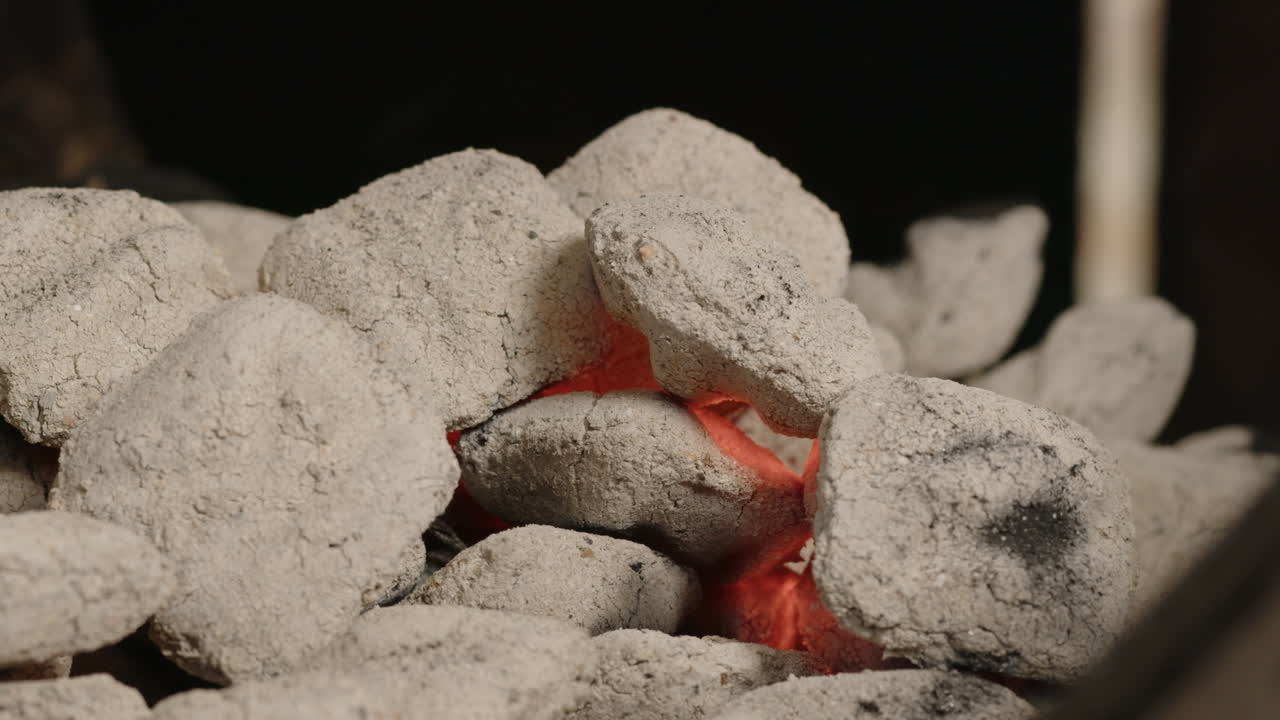 재로  ⁇ 인 불타는 불의 불꽃 bbq 그릴 목탄 브리켓