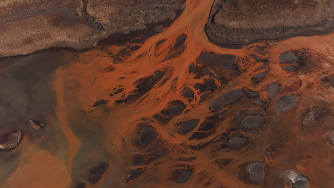 Golden river Þjórsá flowing across the rocks in Iceland’s rugged terrain