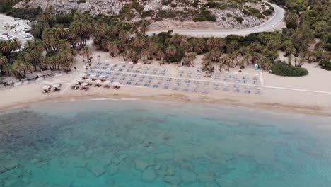 Drohnenaufnahmen-An-Einem-Strand-Auf-Kreta