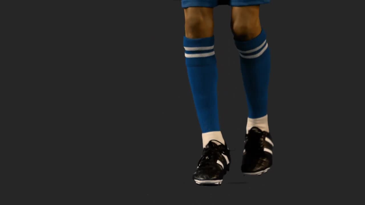 jugador de fútbol que controla el balón