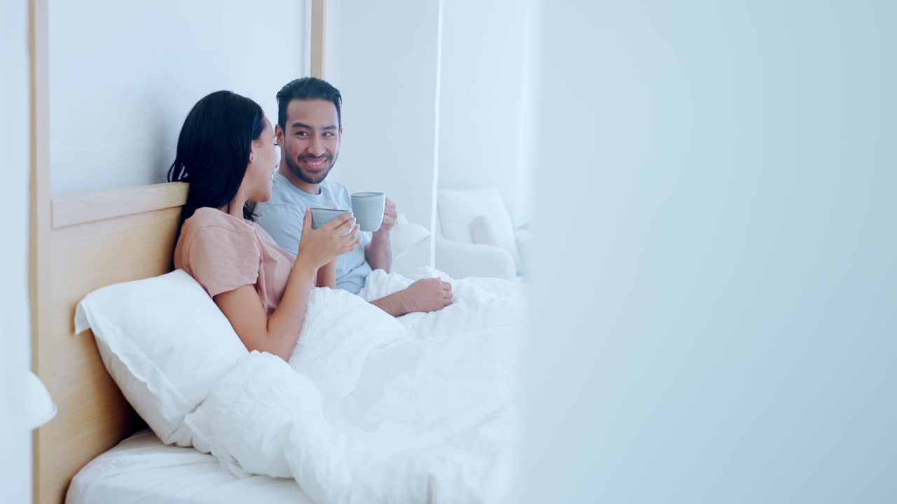 사랑, 아침과 커피를 마시는 커플