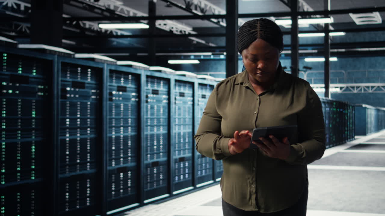 Data center engineer using app on tablet to ensure error free rigs