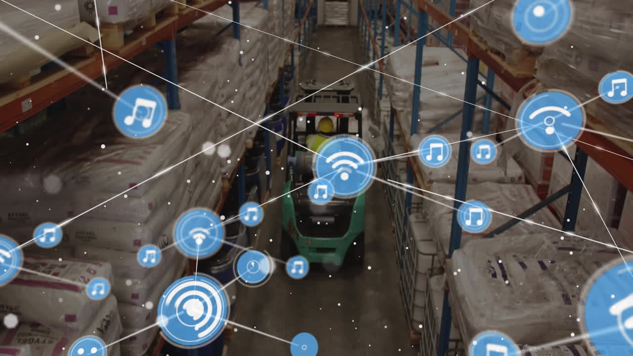 animación de una red de conexiones con iconos sobre un trabajador caucásico en un almacén