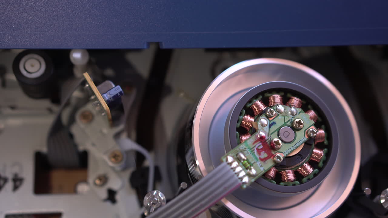 vhs 플레이어 비디오 헤드 및 비디오 카세트 테이프, 재생 시작, 클로즈업