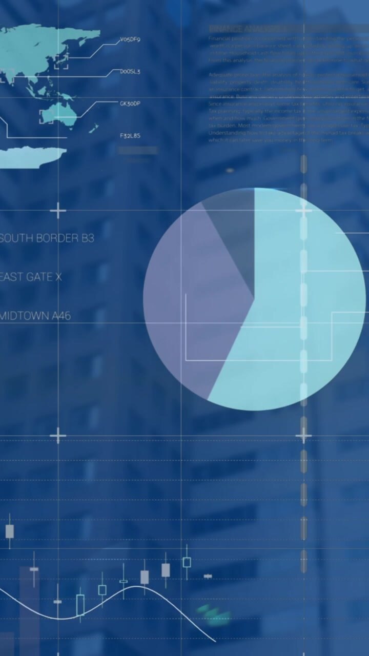 Animazione di elaborazione dati e mappa del mondo su paesaggio urbano