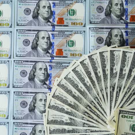 fondo rico de dinero estadounidense. rotación de billetes de 100 dólares. giro de muchos billetes de cien dólares en fondo de efectivo.