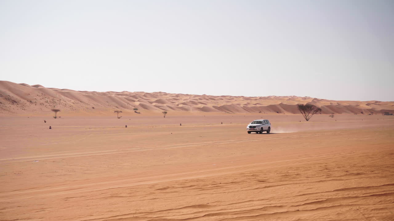 conducción de 4x4 en el desierto de wahiba de omán